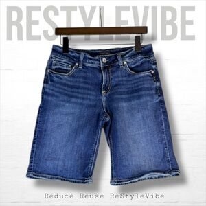 SILVER JEANS CO Women’s Size W28/L9 Denim Shorts Suki Fit Bermuda Style Stretch